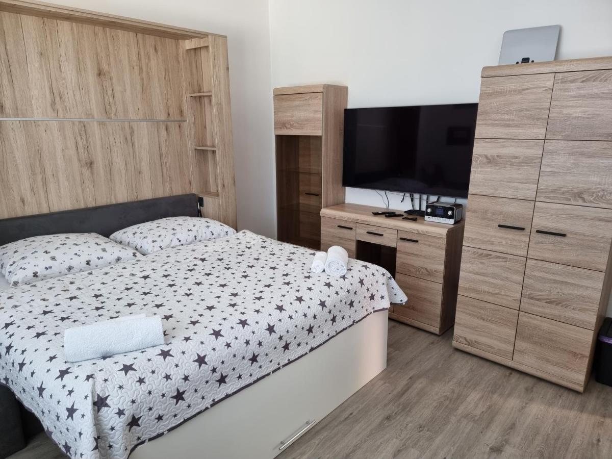Garsoniera Dukla 289 Appartement Decin Buitenkant foto